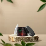 Амбер козметичка кутија 100ml со црно капаче