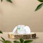 Проѕирна козметичка кутија 150ml со бело капаче