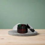 Амбер козметичка кутија 250ml со црно капаче