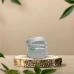 Бела козметичка кутија 250ml со бело капаче
